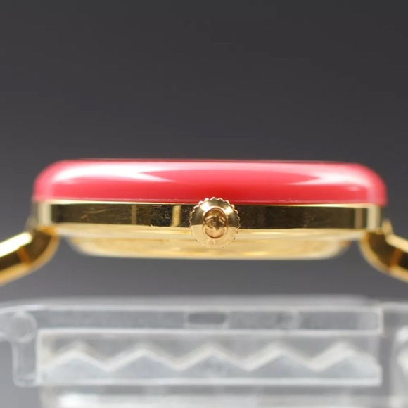 GUCCI ICONIC 14K Gold Plated LUXURY Statnent Watch - Picture 11 of 11